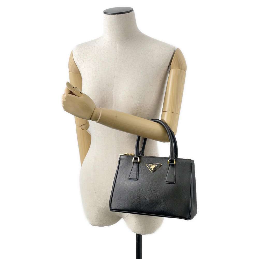 Prada handbag Saffiano leather black bag - Picture 4 of 12